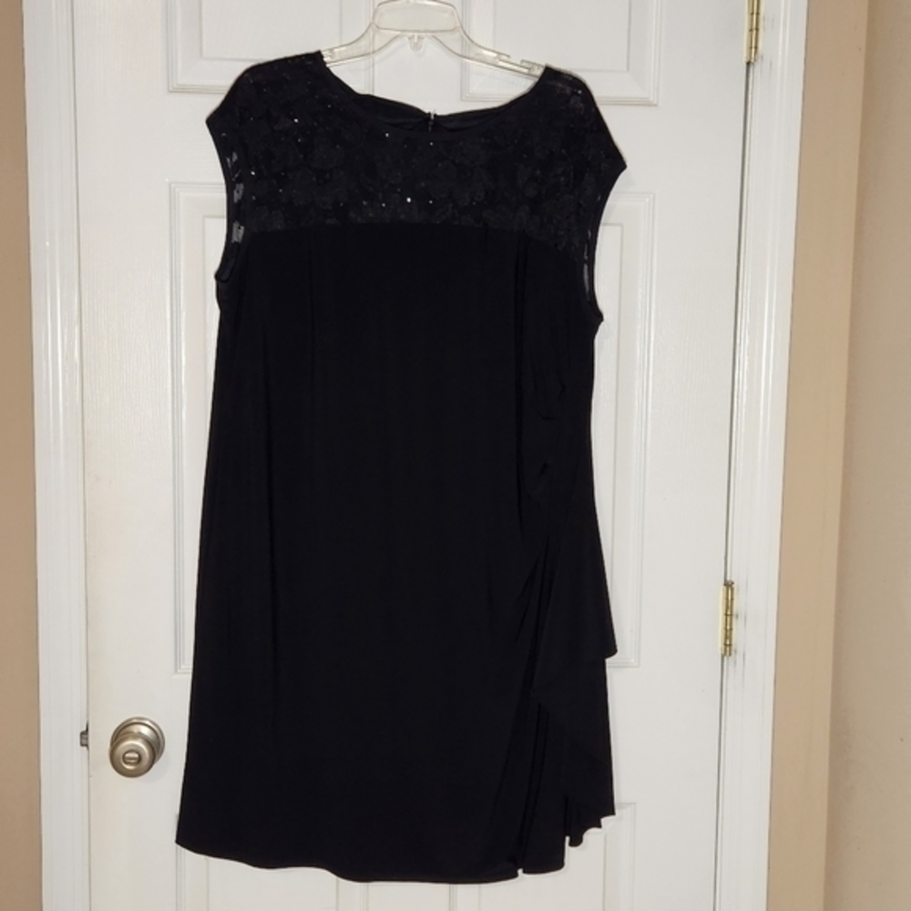 R&M‎ Richards, blk dress, size 16 lace sequins Rouching at right of waist